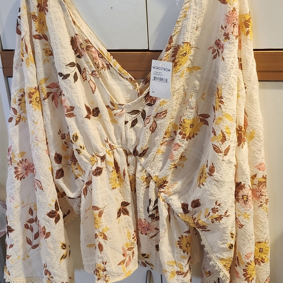 NWT- Nordstrom Bloomfield Large Ivory multi floral shirt . $16 - Picture 9 of 16